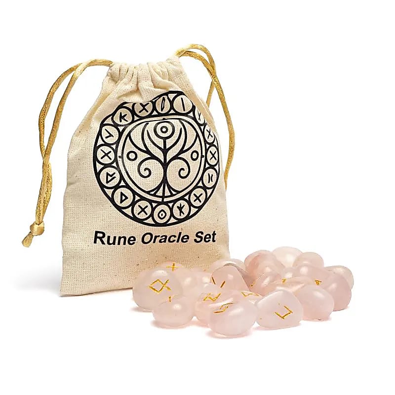 Set Rune in Quarzo Rosa – 25 Pietre con Sacchetto in Cotone