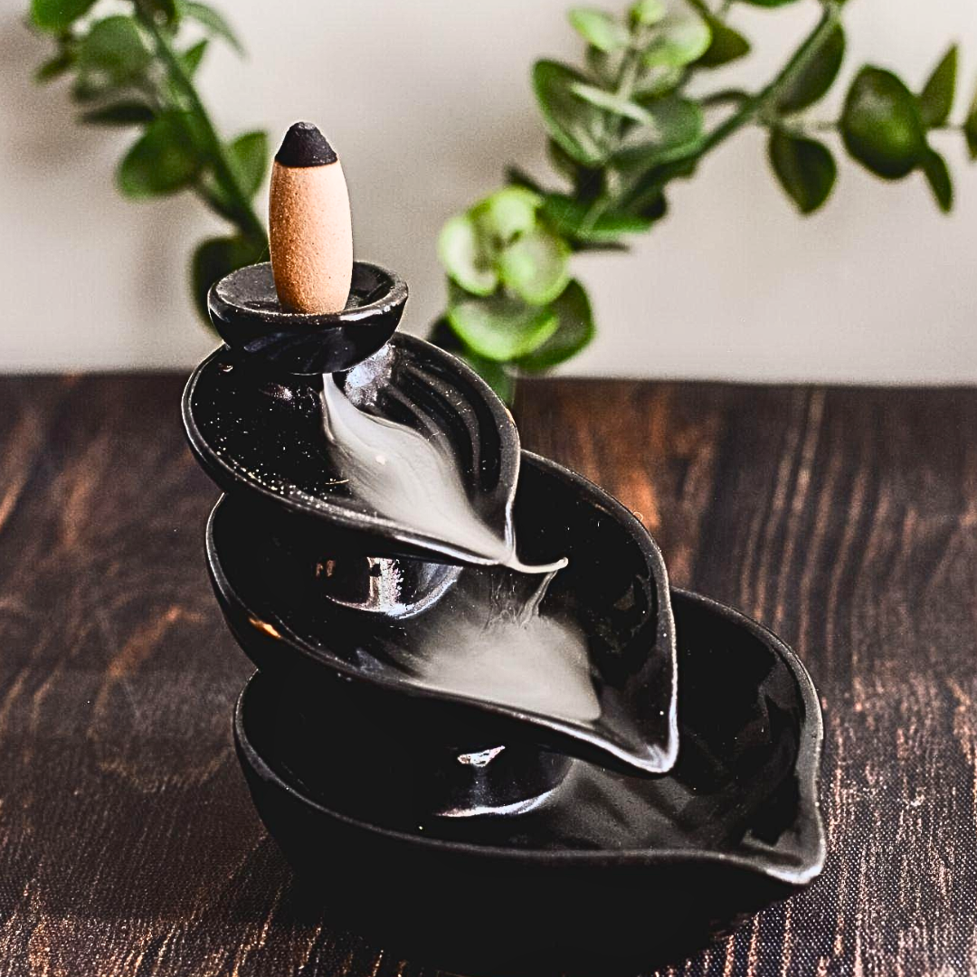 Porta Incenso Backflow a Cascata con Foglie in Ceramica - 12cm