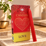 Set 10 Candele per rituali - Amore, con confezione originale e candela, ambientato su un piano in pietra.