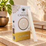 Set 10 Candele per rituali - Pulizia Energetica, con confezione originale e candela, ambientato su un piano in pietra.